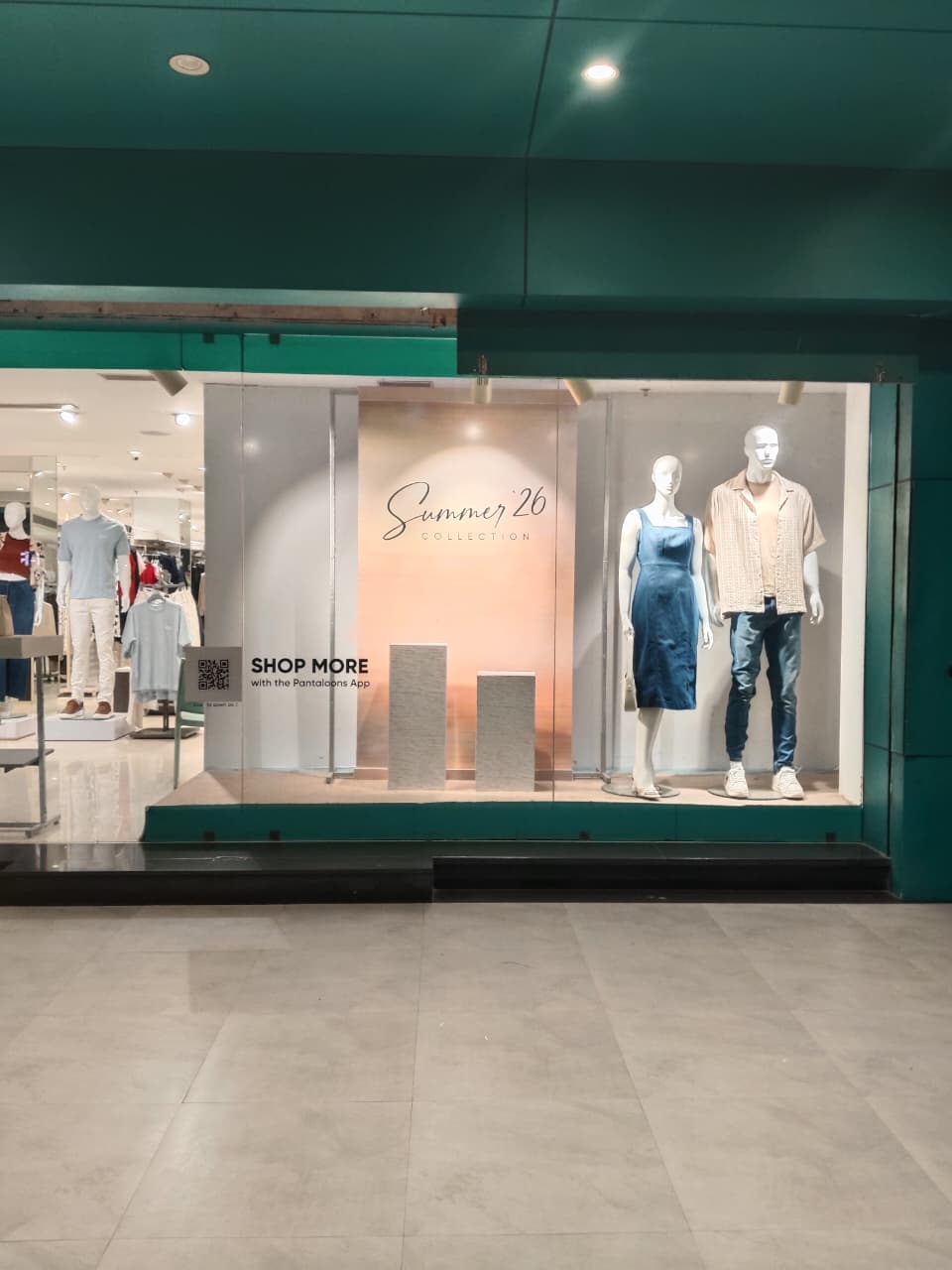 Seasonal window display graphics.