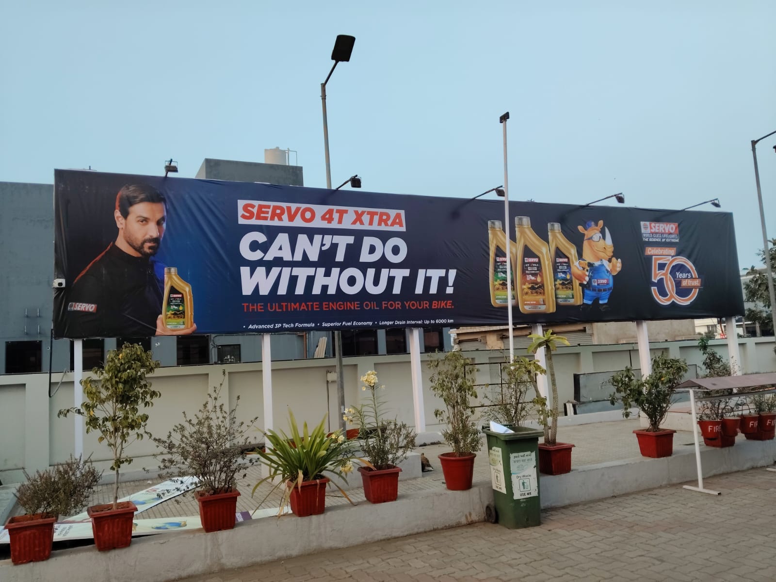 Outdoor campaign application / Daytime view.